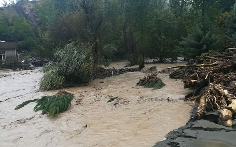 Flash flooding block roads, washed out bridges in some villages in Kurdistan 1326102018_flood261018